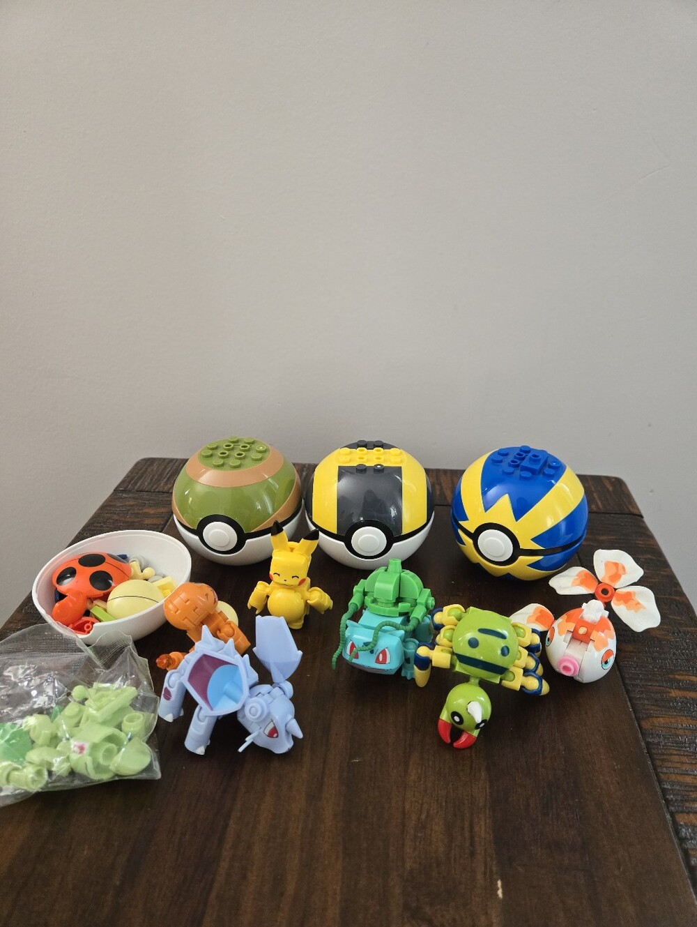 Pokemon Mega Blocks And 3 Pokeballs Bundle